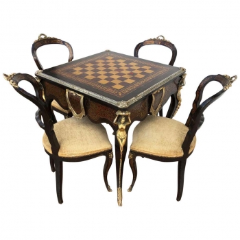 Originale tavolo da gioco reversibile con sedie